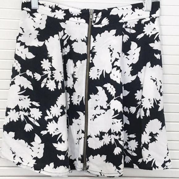 urban outfitters Dresses & Skirts - URBAN OUTFITTERS | Mini Skirt Front Zip Floral M